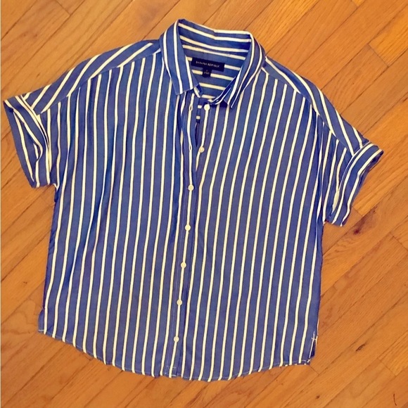 Banana Republic Tops - NWOT BANANA REPUBLIC SOFT ROLL-CUFF STRIPE BUTTON UP